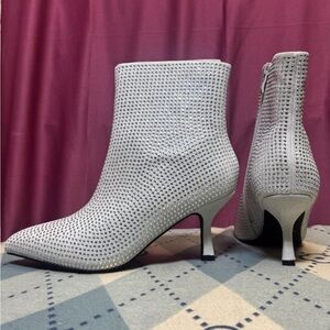 Elegant Gray Ankle Boots